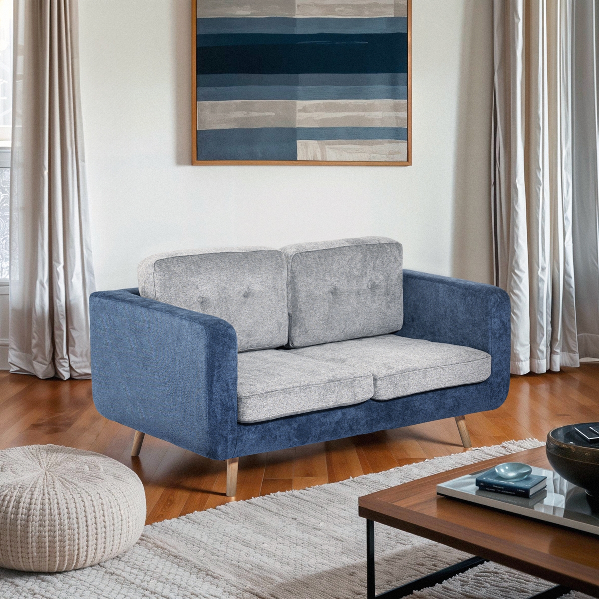 Sofá de 2 lugares em tecido bicolor cinza e azul com almofadas reversíveis Biko