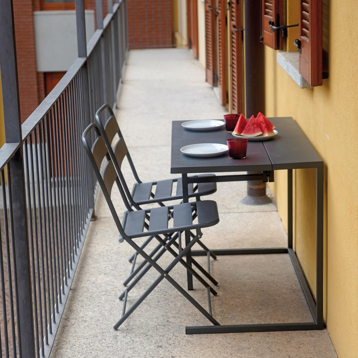 Conjunto Mesa 50x100cm e 2 Cadeiras Dobráveis em Ferro Balcony Promoção Conjunto Mesa 50x100cm e 2 Cadeiras Dobráveis em Ferro Balcony Promoção