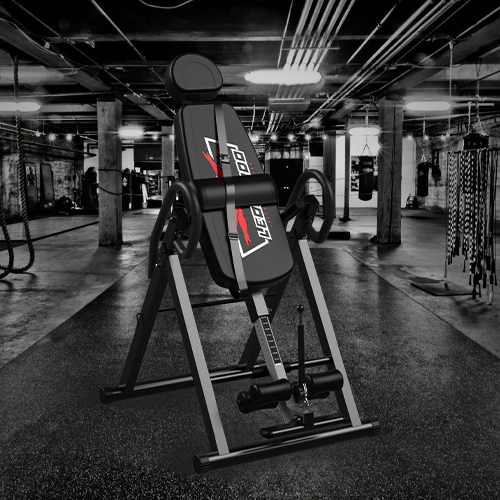 Máquina de cardio no ginásio com modernos equipamentos de fitness para  eventos de fitness e muito mais. moderno do interior do ginásio com  equipamento. equipamento desportivo no ginásio.